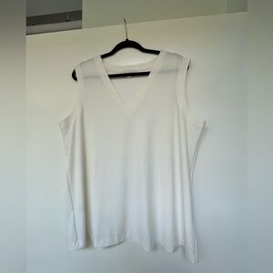 Freda’s white top. XL